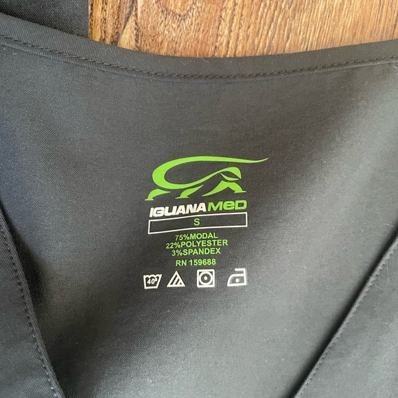 Scrub set - Picture 2 of 3